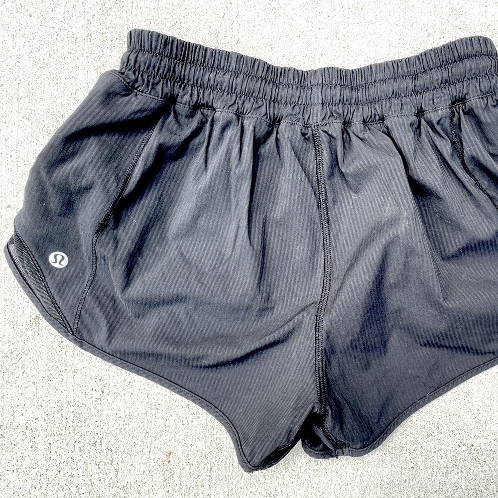 Lululemon Hotty Hot Shorts low rise 2”